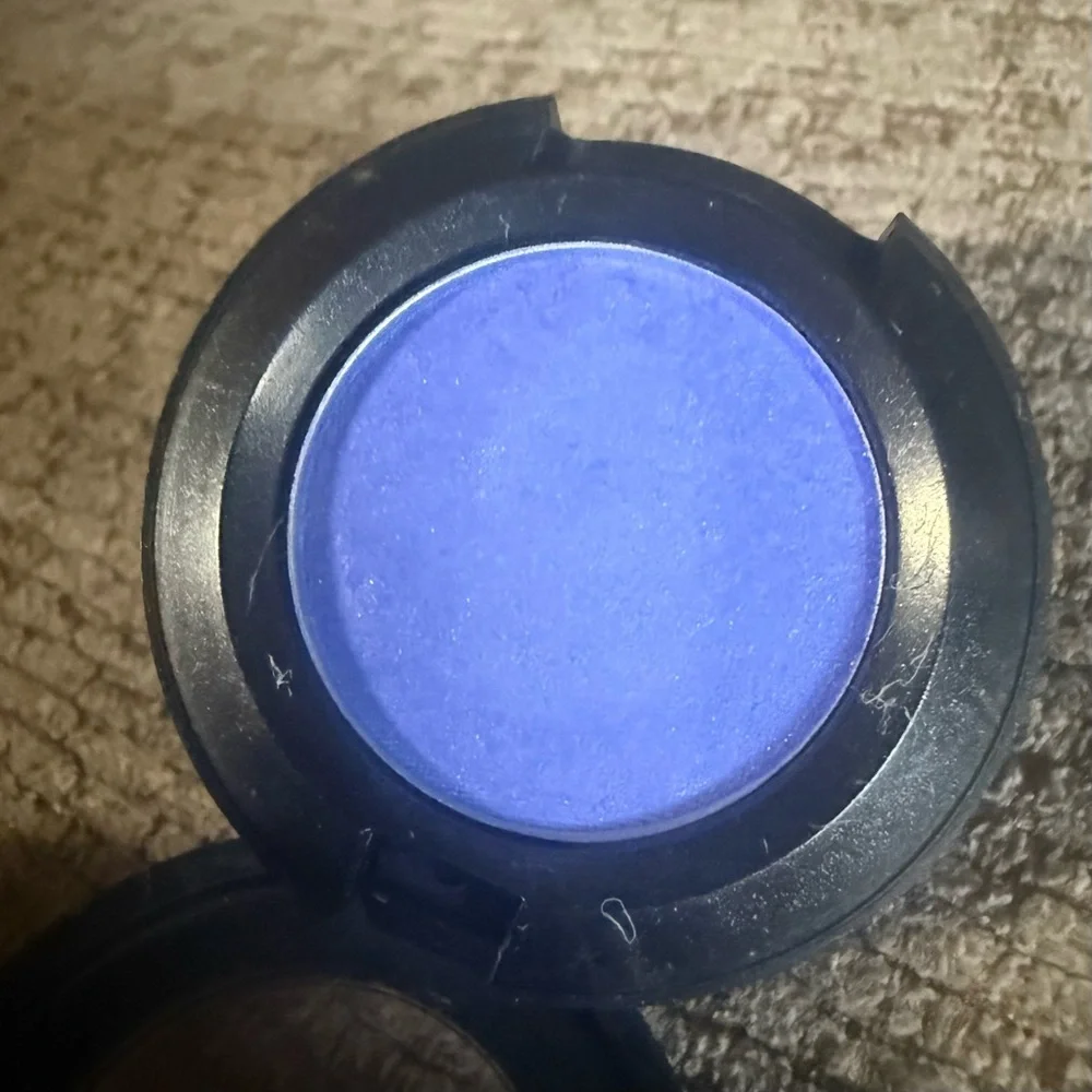 MAC Cosmetics preowned item